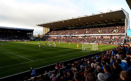 紧张对抗的 紧张对抗的